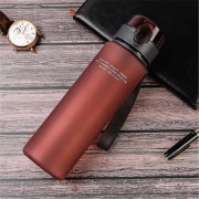Czerwony bidon sportowy butelka na wodę matowa 560ml