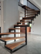 Schody wewnętrzne, metalowe, zabiegowe, jednobiegowe