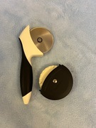 Tupperware nóż do pizzy z radełkiem