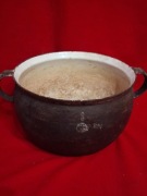 Stary garnek żeliwny emaliowany