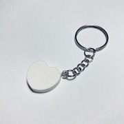 Breloczek z białym sercem