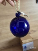 Bristol Blue Glass niebieska bombka ozdoba świąteczna choinkowa