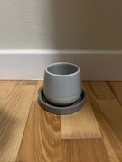 Mała minimalistyczna doniczka ceramiczna