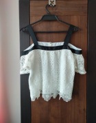 Śliczna biała bluzka koronkowa Topshop S bluzka z wycięciami na ramionach
