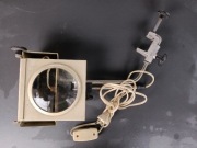 Lupa na statywie - powiększalnik z okresu PRL