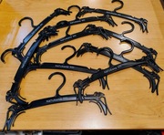 Wieszak odzieżowy czarny plastikowy 10 sztuk  100% recykling