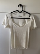 Biała bluzka prążkowana z krótkim rękawem z dekoltem stradivarius