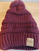 Stylowa Czapka Zimowa z Futrzaną Kulą - Modna i Ciepła! REDESS