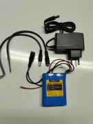 Akumulator modelarski 12.6V 3000 mAh z ładowarką i przewodami.