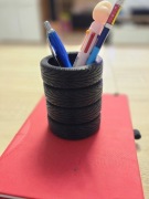 Pojemnik na długopisy.