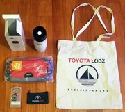 Toyota zestaw gadgetów: kubek termiczny, nerka, brelok, etui na klucze