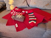 Podkładki pod talerze, plus ozdoby świąteczne.