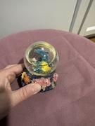 Duża kula z delfinem