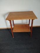 Do sprzedania stolik pod telewizor PRL w kolorze orzechu