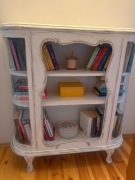 Witryna, regał, gablotka biały antyk