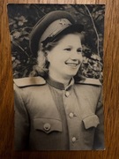 Zdjęcie ZSRR. Dziewczyna w mundurze. Odznaka. (1929)  