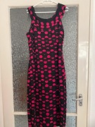 dopasowana sukienka LTS Long Tall Sally czarno-różowe kropki dekolt łódka