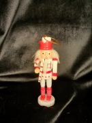 Urocza figurka Dziadka do orzechów