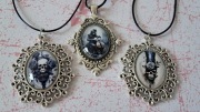 Wisiorek handmade różne wzory, mroczne. Czaszka, gra na wiolonczeli