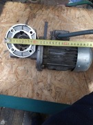 Silnik elektryczny z przekładnią ślimakową 