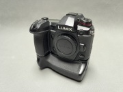Panasonic Lumix DC-G9 z DMW-BGG9 Battery Grip przebieg 2983 klatek
