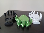 Podkładka ręka 3D zaciskająca się pod świeczkę , kubek , szklankę, etc