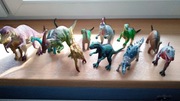 Zestaw dinozaurów. Stan bardzo dobry 
