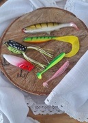 Paczka niespodzianek spinningowych w postaci losowych gum szczupakowych.