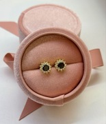 Kolczyki pozłacane wkrętki srebrne z czarnym oczkiem srebro 925 cyrkonie