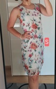 Biała sukienka w kwiaty