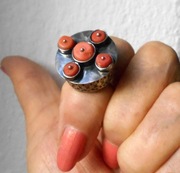 Duży  srebrny pierścionek  z koralami antykwarycznymi