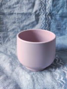 Różowa osłonka doniczki 