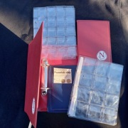 Klaser numizmatyczny BENSONS lata 1990 notes lata 1980 tworzywo 