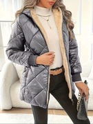 Damska kurtka średniej długości lekka.