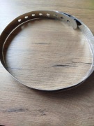 Srebrny metalowy pasek 