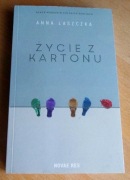 Anna Laszczka - ŻYCIE Z KARTONU