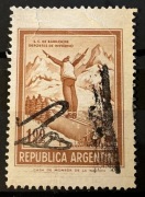 Argentyna, narciarz na skoczni na tle gór. 100 peso.