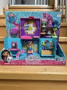 KOCI DOMEK GABI TĘCZOWA SZAFA GARDEROBA KUFEREK SALON PIĘKNOŚCI LALKA