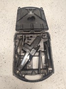 Renault zestaw naprawczy klucz do kół lewarek ucho do holowania