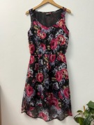 Sukienka letnia w kwiaty z dłuższym tyłem sukieneczka na lato Only 36 S