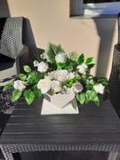 Biały Stroik nagrobny w sercu,Białe róże,na cmentarz