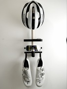 Wieszak na akcesoria rowerowe – kask, okulary, buty kolarskie, półka - 3DSN