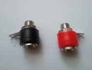 Gniazdo bananowe 4mm 5A czerwone i czarne komplet 2szt na panel