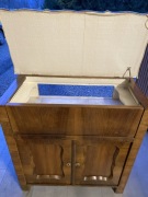 Klasyczna toaletka w stylu eklektycznym neobarok