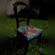 Krzesło odnowione z tkaniną len