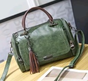 Torebka kuferek na ramię nadgarstek z doczepianym paskiem