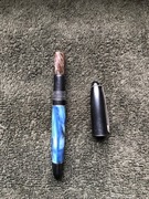 Przedwojenny pędzelek wysuwany w obudowie pióra 