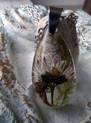 Naszyjnik z zawieszką z żywicy uv