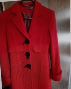 Czerwony elegancki płaszcz  cieplutki .Dobry gatunkowo.
