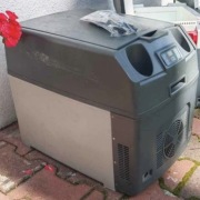 442. LODÓWKA TURYSTYCZNA Cooly  33L 12v 230v 